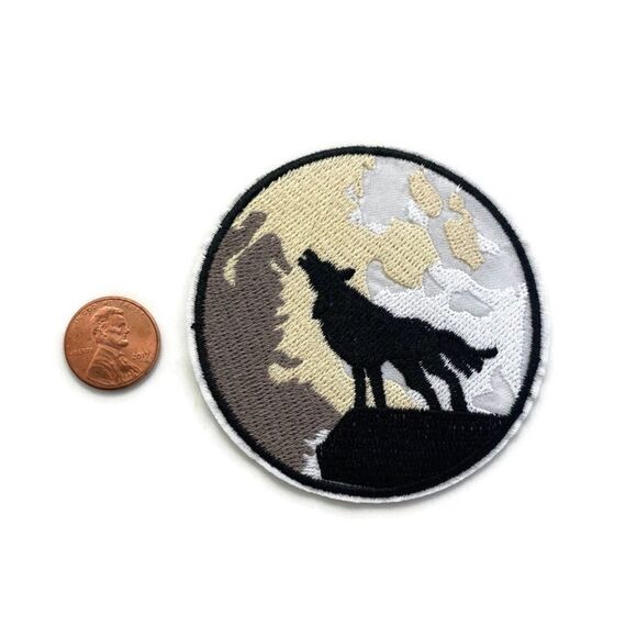 Howling Wolf Embroidered Patch - Picture 2 of 3